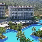Hotel Ramada By Wyndham Akbuk