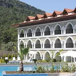 Ramada By Wyndham Akbuk Hotel