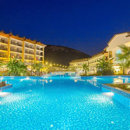 Ξενοδοχείο Ramada By Wyndham Akbuk 4*