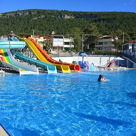 מלון Ramada By Wyndham Akbuk 4*