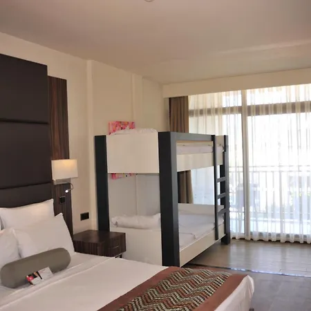 Ramada By Wyndham Akbuk Otel 4*