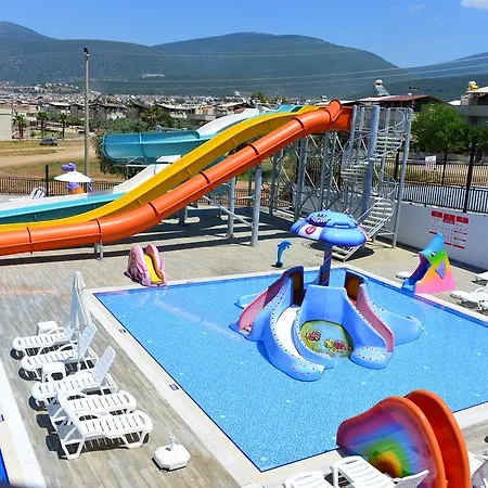 Ramada By Wyndham Akbuk Hotel