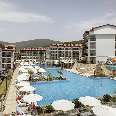 Ramada By Wyndham Akbuk Hotel