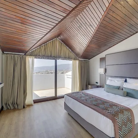 Ramada By Wyndham Akbuk Otel 4*