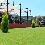 Ramada By Wyndham Akbuk 酒店