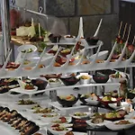 فندق Ramada By Wyndham Akbuk أكبوك