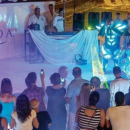 מלון Ramada By Wyndham Akbuk 4*