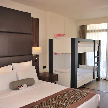 Hotel Ramada By Wyndham Akbuk