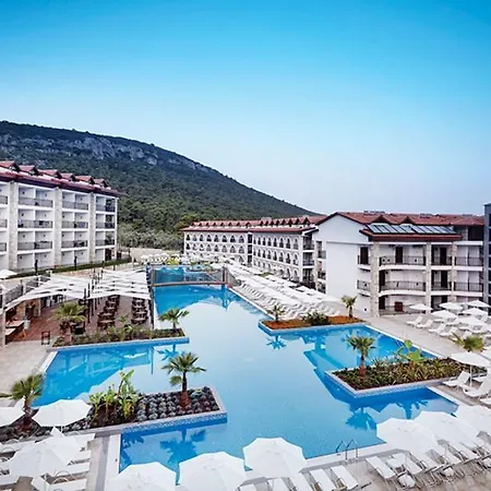 Ramada By Wyndham Akbuk 4*
