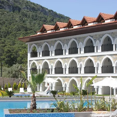 Ramada By Wyndham Akbuk מלון