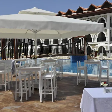 Ramada By Wyndham Akbuk Hotel