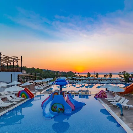 Ramada By Wyndham Akbuk Akbük