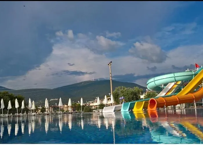 Ramada By Wyndham Akbuk Hotel 4*